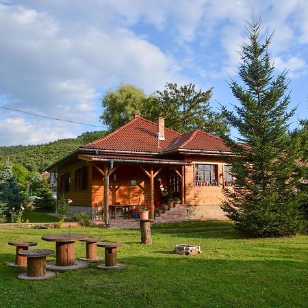 Halháza vendégház Sirok Exterior foto